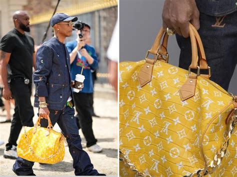 Pharrell Williams e la sua borsa gialla firmata Louis Vuitton da 1 